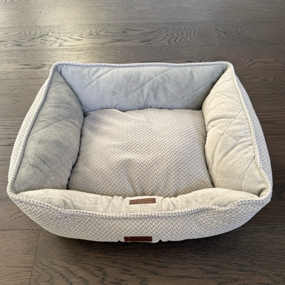 Small Cozy Pet Bed